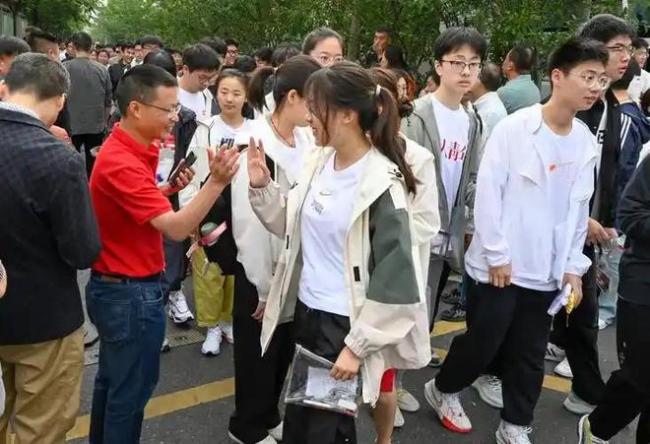 高考生发文，高考没考好，是奶奶影响自己的心态
