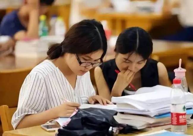 为什么大公司紧盯学历背景？看到选调生和专科生的表现