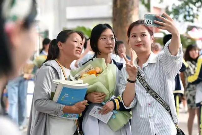 愁！高考仅498分，公办二本报不上，民办二本学费一年二三万