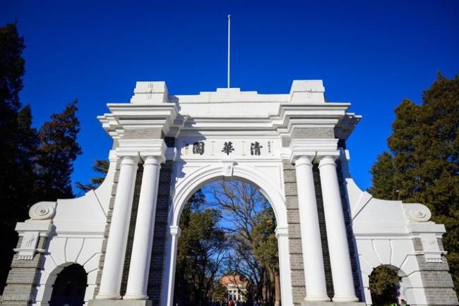 考生不报清北，学校发喜报透着怨怼，还有病句！