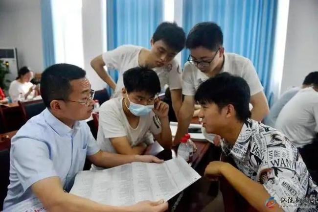 超一本线60分，却连本科都没录上！志愿表上那行小字，差点毁一生