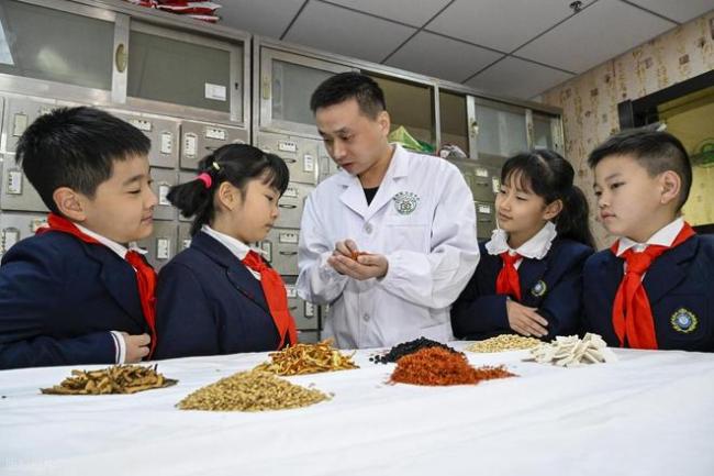 浙江推行中小学春秋假，杭州有家长反对