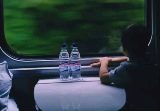 青春期孩子:社交恐惧,休学在家,家长要守住这3条线