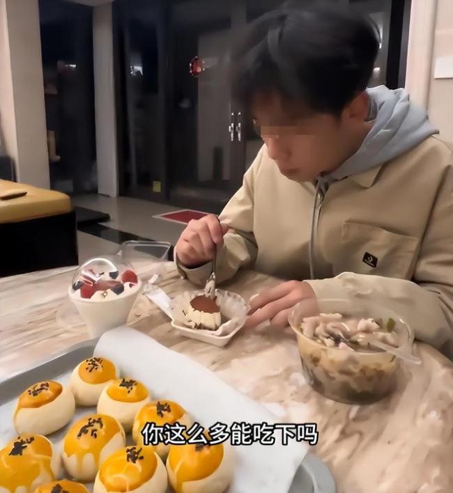 妈妈晒高二儿子吃宵夜，女网友眼睛看直了