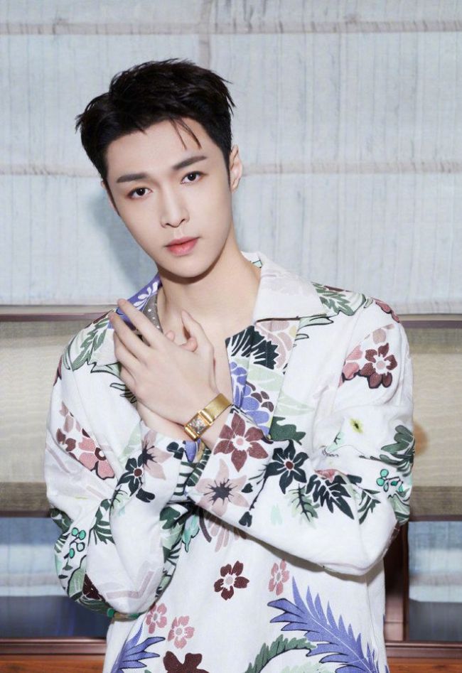 姐妹情深！杨紫晒合影为姐姐庆生 搂肩贴脸超温馨