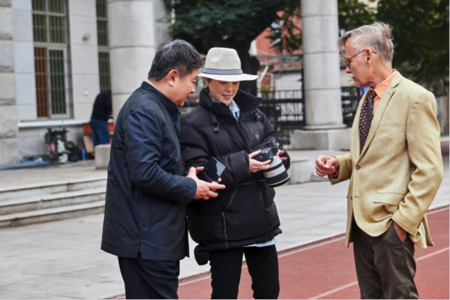 《万里走单骑—遗产里的中国》“布鞋男团”多维度探索鼓浪屿
