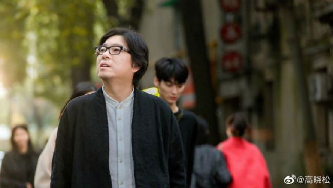 51岁高晓松近照瘦太多 穿紧身裤秀出一双筷子腿