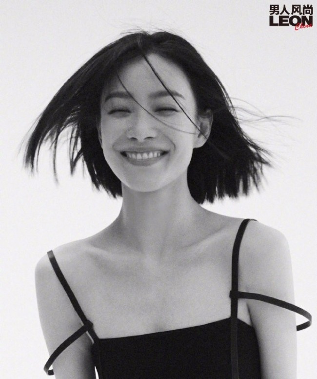 倪妮露香肩上演锁骨杀 眼神迷人造型性感