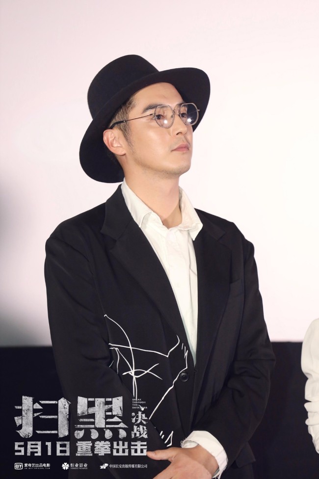 堪称年度最敢拍的现实犯罪电影,讲述了扫黑专案组组长宋一锐(姜武饰)