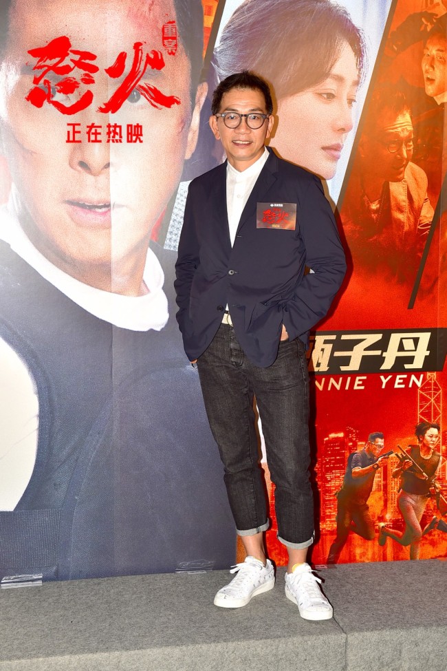 《怒火·重案》中国香港首映 谢贤狄波拉同框观影