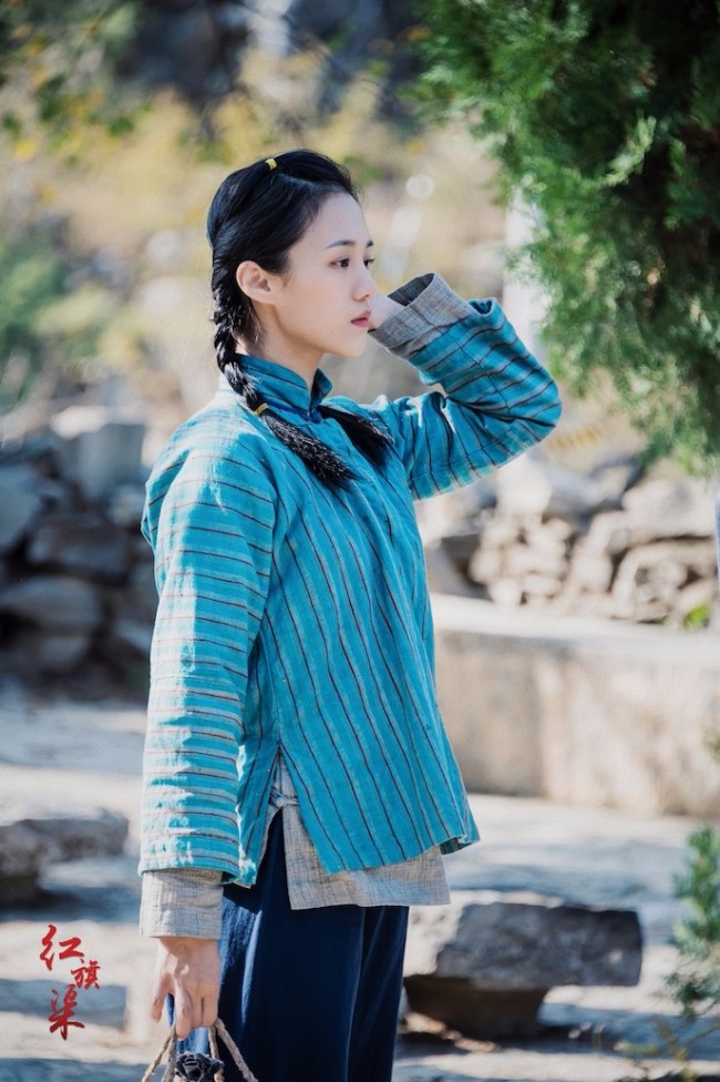 青年女演员安悦溪在剧中饰演"铁姑娘队"队长石水莲一角,是一位性格