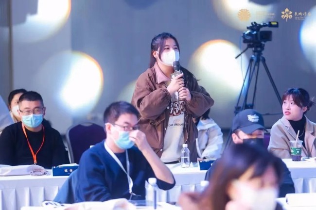 吴天明青年电影高峰会主题论坛“跨代影人对话”