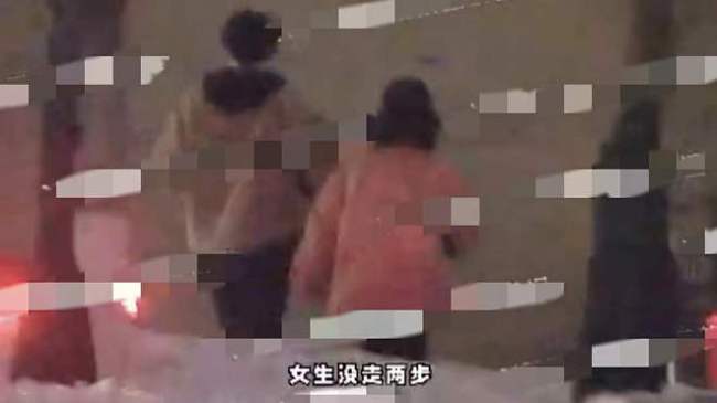 恋情曝光？焉栩嘉与一女子同回家中 对方疑似张子枫  