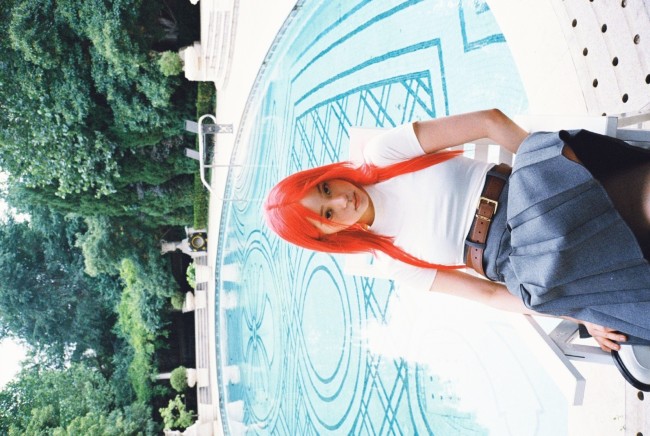 欧阳娜娜杂志花絮照释出 超个性红发