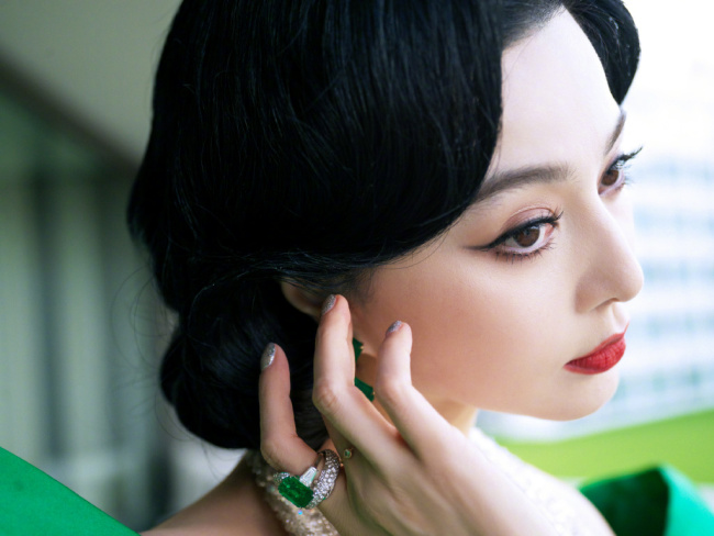 奥斯卡颁奖典礼 范冰冰罕见亮相依旧美得惊人