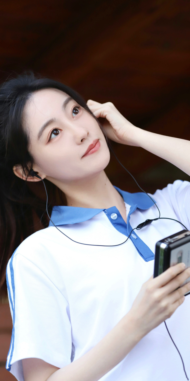 祝绪丹蓝白色校服造型 妥妥的校园女主