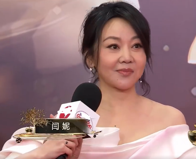 李泽锋和冯绍峰同框 看看生图谁与争锋？_娱乐频道_中华网