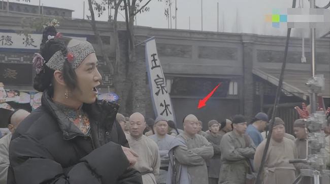 陈晓新剧再次穿女装 网友：这是给了陈晓多少钱？  