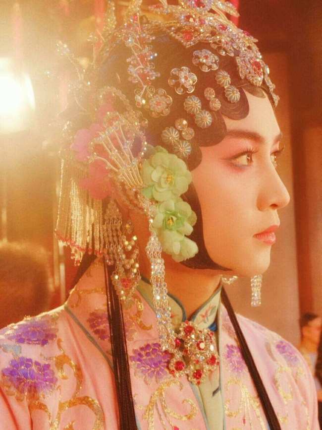 陈晓新剧再次穿女装 网友：这是给了陈晓多少钱？  