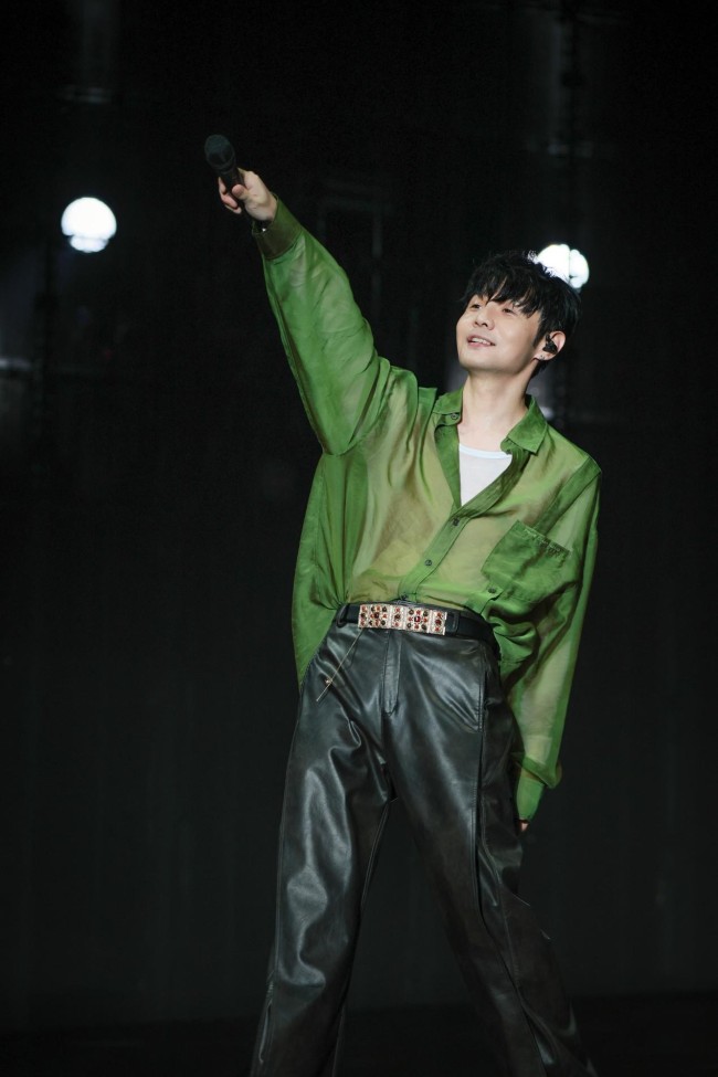 “纵横四海”打造视听盛宴 李荣浩巡演青岛站圆满落幕