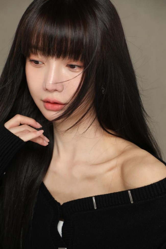 郑雅文写真露出 “黑白天鹅”的极简主义碰撞