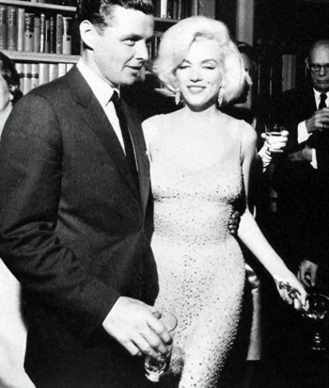 1962年美国记者偷拍玛丽莲梦露和肯尼迪私会