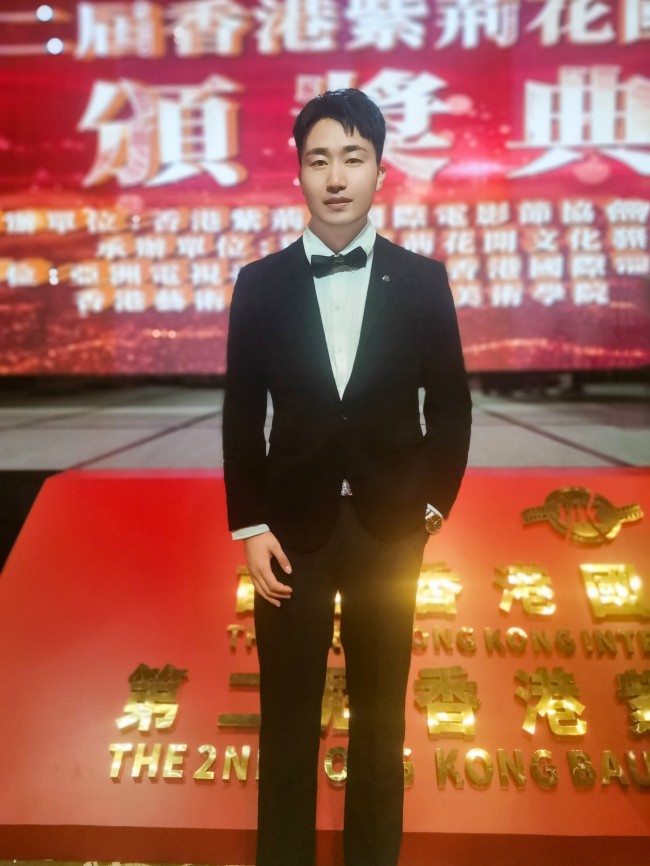 新时代演员王成岳出席电影节并荣获奖项
