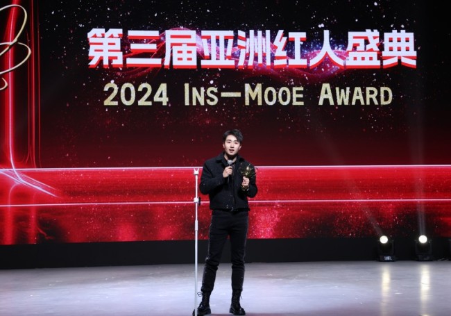 王成岳出席亚洲红人盛典 荣获“最受欢迎影视男演员”奖项