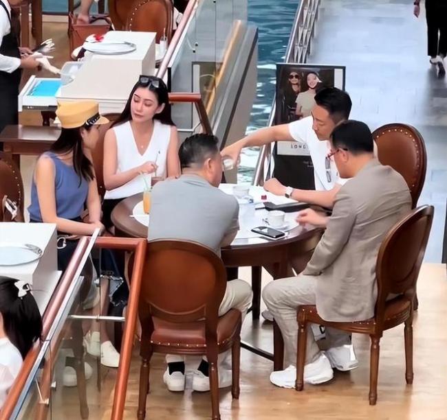 汪小菲和張蘭在韓國匯合 一家人“攻占”光頭老家