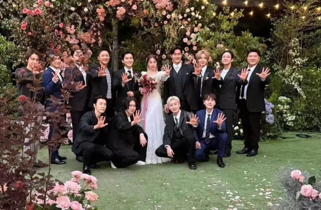 Super Junior久违合体 全成员13人现身厉旭婚礼