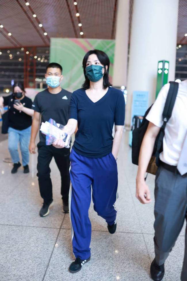 谢霆锋回应和王菲打扮越来越像 称不会给对方买衣服的建议