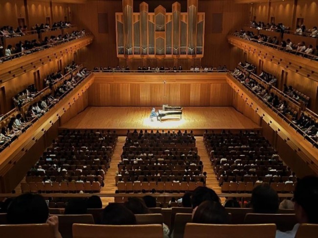 李云迪札幌站压轴日本巡演再现莫扎特经典魅力 新加坡站将启续写精彩乐章