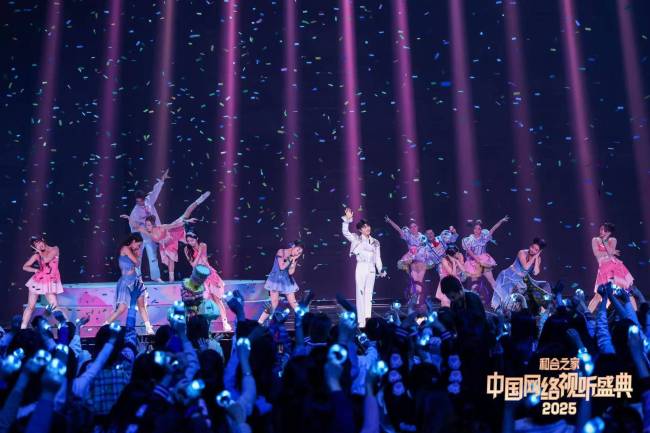 唱响2025中国网络视听盛典 抖音携周深用欢乐魔法迎新春