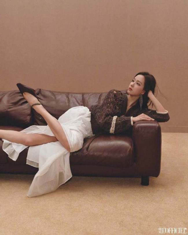 陈齐灵镂空古道衣和缓婉约 金属亮片眼妆慵懒冷艳