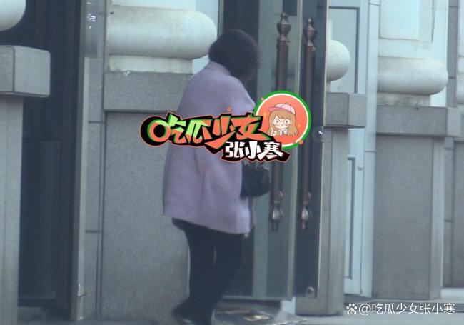 马思纯现身美容院素颜状态好沧桑 肤色暗沉眼袋浮肿