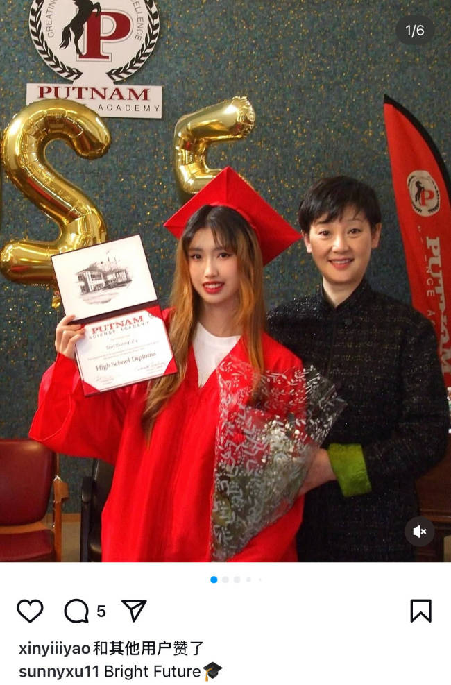 冯小刚养女高中毕业！徐帆美国陪女儿参加毕业典礼