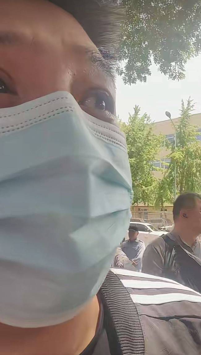 孙涛陪孩子高考：孩子们不容易 当父母的也不容易