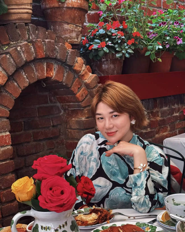 杨天真晒美国留学生活照 称被堵在教室门口收简历