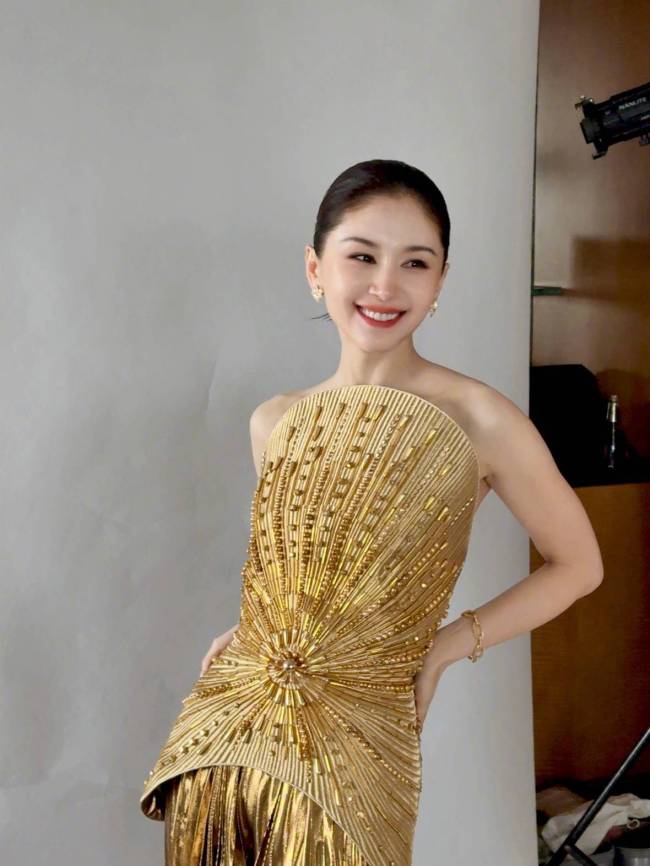 王子文回应在红毯上摔倒：还好姐们儿练过