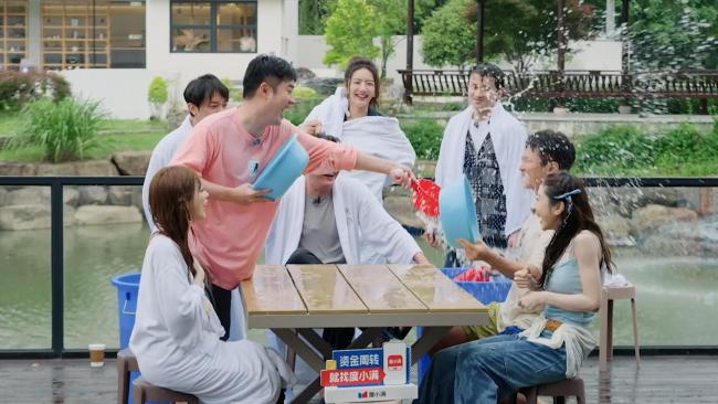 《哈哈哈哈哈》第五季夏日特辑来袭，跟着水战默契挑战放飞笑点