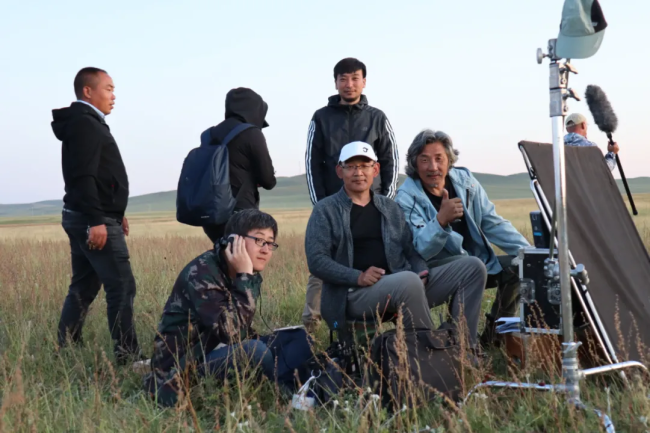 这部蒙古语的公路片电影《巴彦查干》，在赤峰学院首映成功！曾获8个国际电影节入围提名