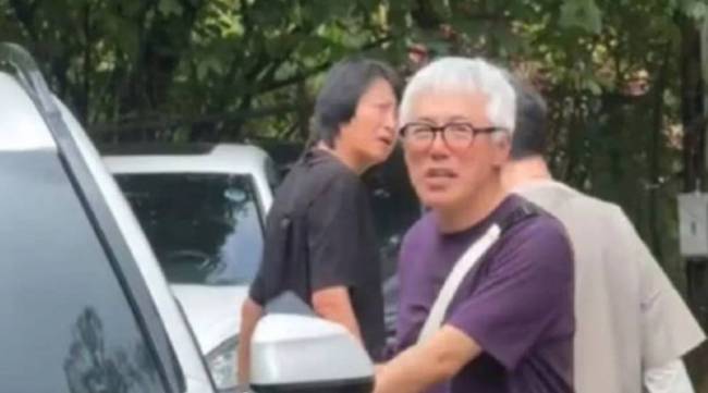 经纪人回应张宇满头白发：停工后鲜少再染黑发 
