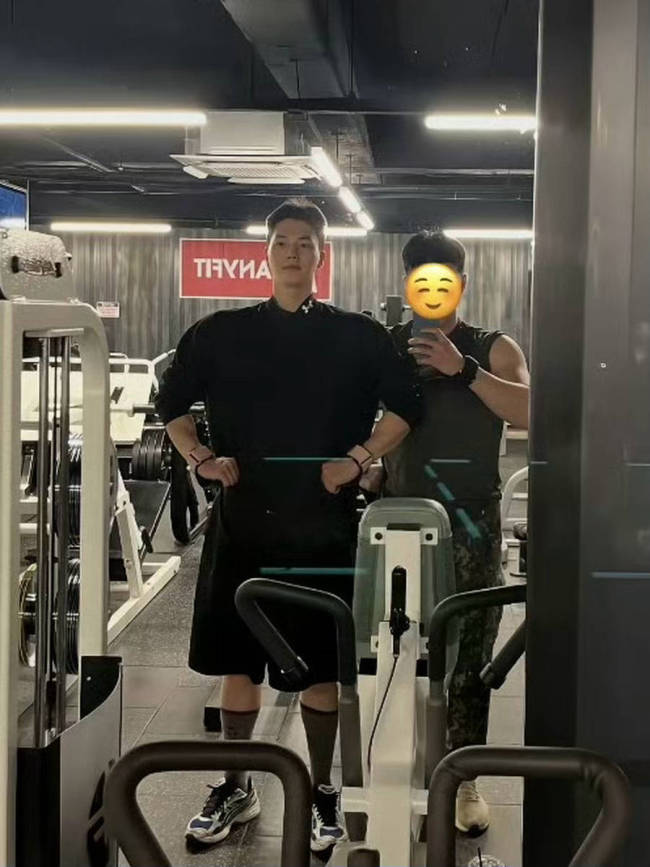 韩国演员宋江更新健身照！肩膀宽肥头大面变丑了