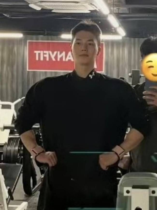 韩国演员宋江更新健身照！肩膀宽肥头大面变丑了