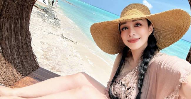 钟丽缇晒出一组海边度假好意思照 体魄超辣情状好