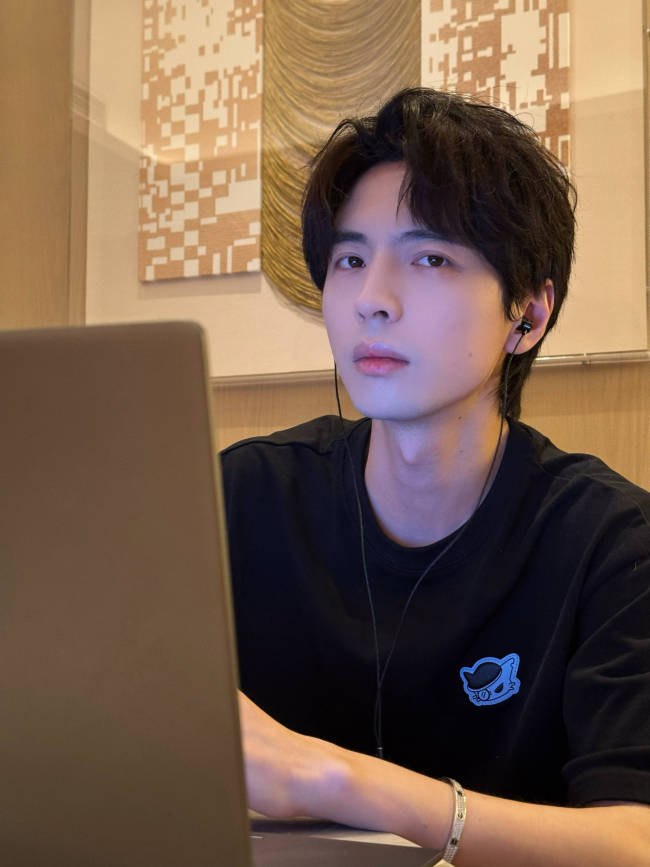 蒲熠星回应文案争议：从不会在严肃社会事件上玩梗