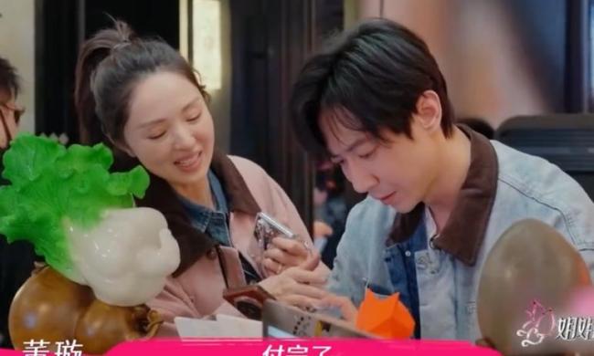 董璇张维伊婚后第一次出游，两人渴望有共同的孩子，但现实很残酷 姐弟恋的“现实残酷”