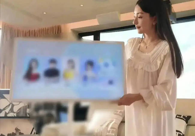 方媛三胎孕晚期身材未走样 在家待产容光焕发