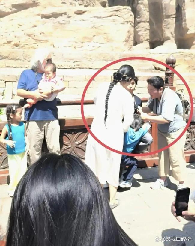 張紀中全家人到大同旅游，兩個兒子互相爭吵，杜星霖上前勸架 ！ 老少夫妻的旅行日常