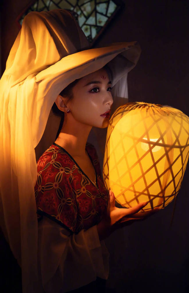 黄圣依穿汉服尽显古韵风采！气质温婉灵动美貌迷人